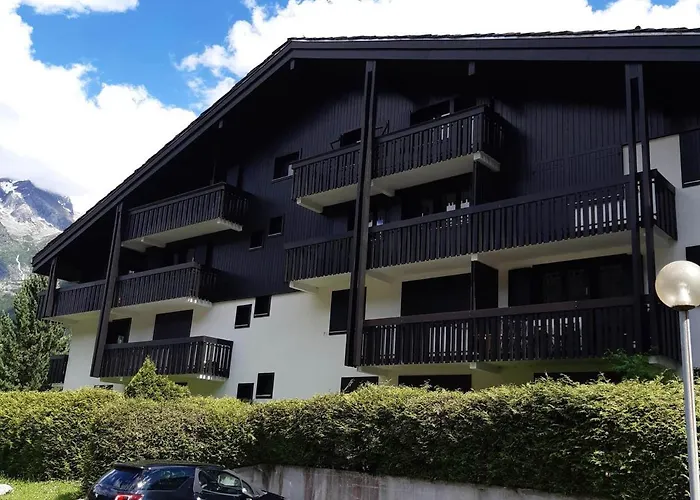 Charmant T2 Calme Avec Balcon Et Parking A Chamonix - Fr-1-517-64